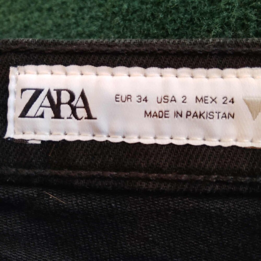 Zara Jeans Black  NWT  High Rise  Cropped   Flare  Raw Hem  Size 2  NWT - Picture 6 of 6